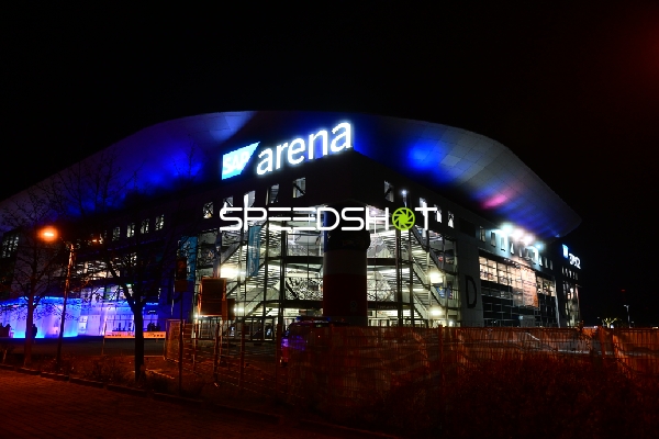 SAP Arena bei Nacht