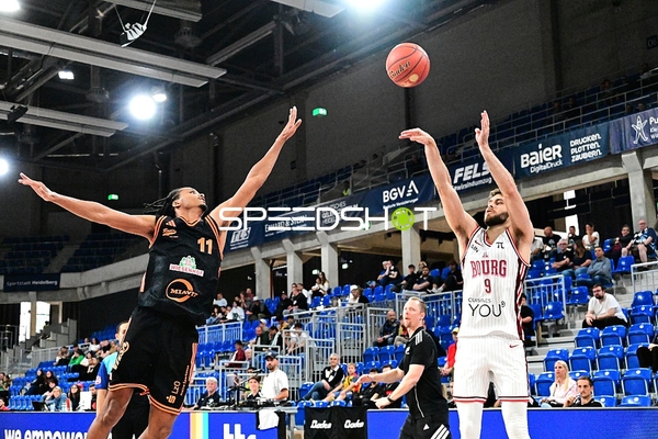 Wurfversuch und Verteidigung