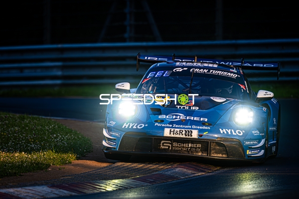 Rennfahrzeug auf der Rennstrecke