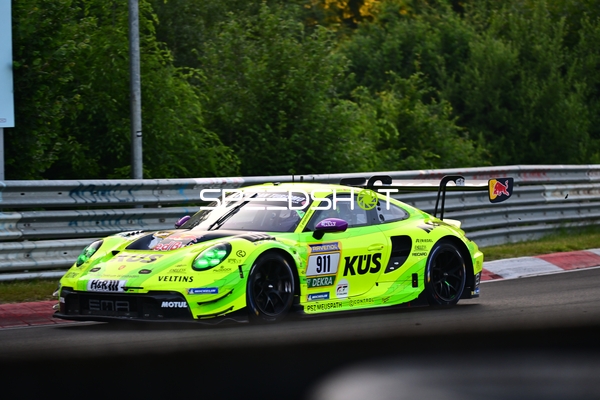 Fahrzeug #911 auf der Rennstrecke