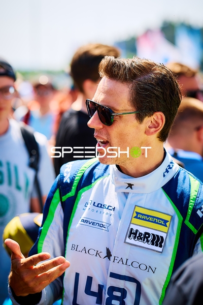 Fahrer von 48_Face; BLACK FALCON Team EAE im Gespräch