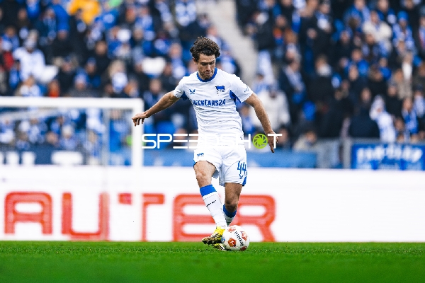 Ballkontrolle von Linus Gechter (44; Hertha BSC)