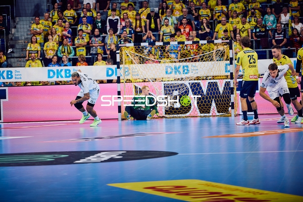 Torwurfszene im Handballspiel