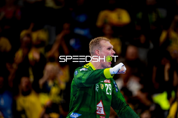 Torwart David Späth (29; Rhein Neckar Löwen) jubelt