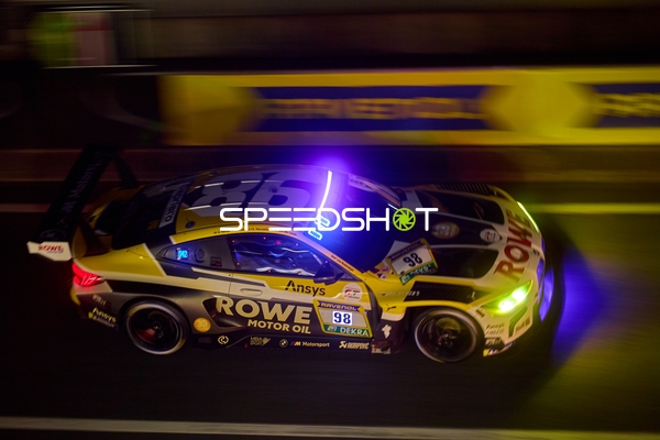 Rennfahrzeug auf der Rennstrecke