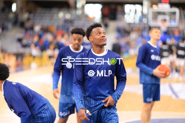 DJ Horne (0; MLP Academics Heidelberg) und Eric Reed Jr. (43; MLP Academics Heidelberg) auf dem Spielfeld