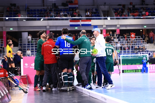 Quentin HALFMANN (10; Portugal) und Baltazar PORTUGAL (18; Portugal) im Teamgespräch