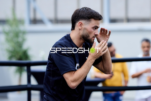 Ringside-Zone Face-Off