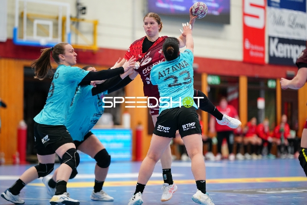 Szene mit Nina Engel (6; HSG Bensheim/Auerbach) und Luca Farago (19; Thüringer HC)