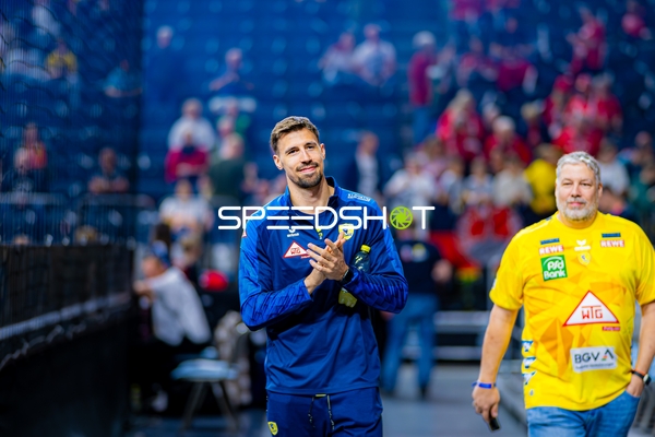 Ivan Martinovic applaudiert nach dem Spiel