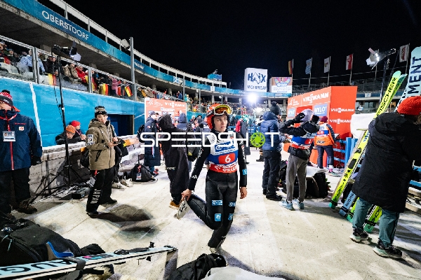 Startnummer 6 bei Two-Nights Tour Skispringen Damen