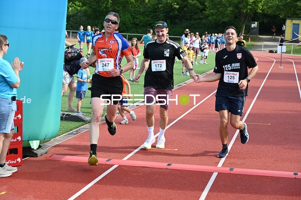 Gemeinsamer Zieleinlauf TVE Sommerlauf