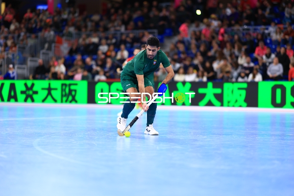 José VALINHAS (8; Portugal) mit Ballkontrolle