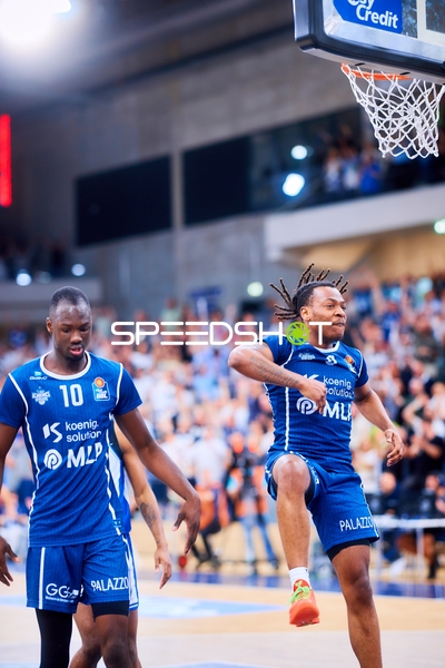 Spielerjubel Bakary Dibba (10;MLP Academics Heidelberg), DJ Horne (0;MLP Academics Heidelberg)