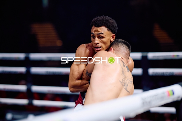 Alexander Okafor (108; VIP) im Nahkampf