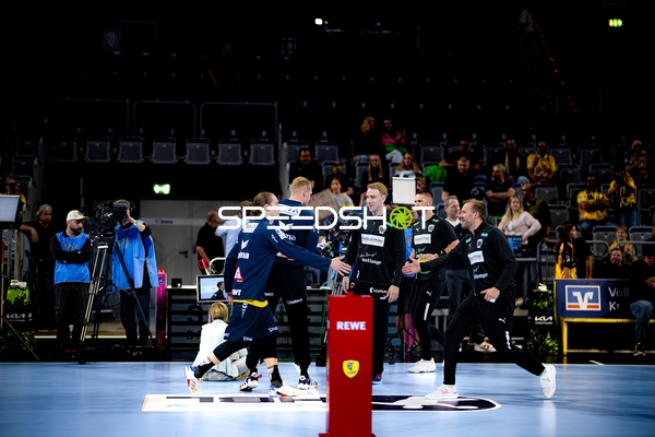 Handball Begrüßung vor Spiel