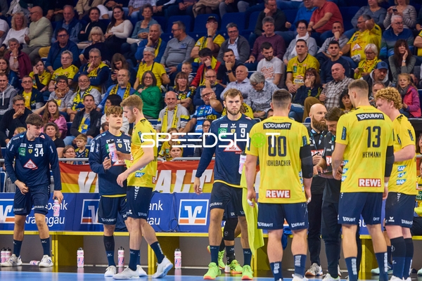 Team-Besprechung am Spielfeldrand