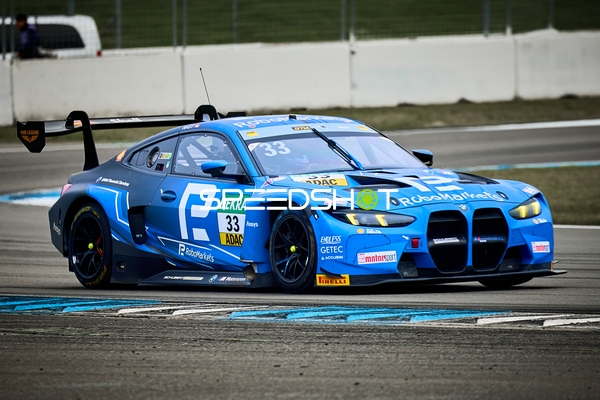 Rennfahrzeug auf der Rennstrecke