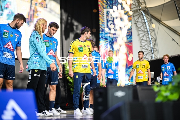 Teampräsentation bei der Saisoneröffnung