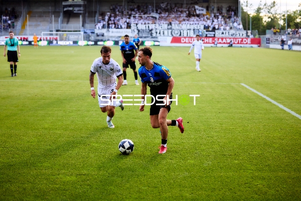 Zweikampf um Ballbesitz