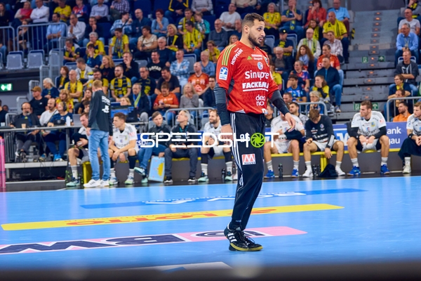 Spieler des HC Erlangen auf dem Spielfeld