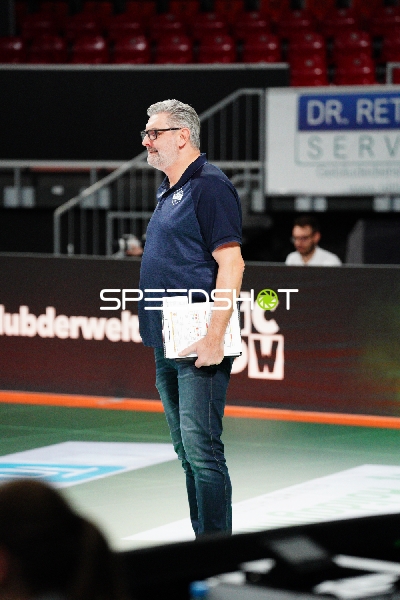 Trainer am Spielfeldrand