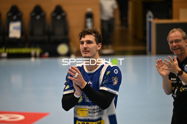 Philipp Meyer (27; ThSV Eisenach) klatscht Beifall
