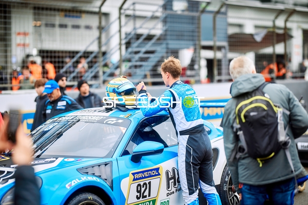 Fahrer neben Porsche Mühlner Motorsport (921): Arne Hoffmeister, David Jahn, Tim Scheerbarth