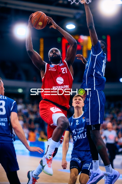 Spektakulärer Dunk von Syntainics MBC