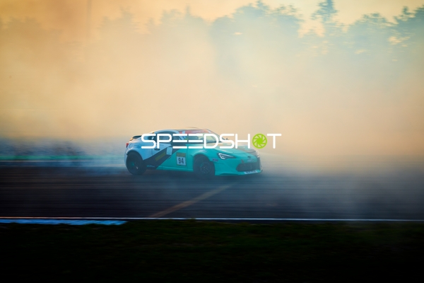 Rennfahrzeug auf der Rennstrecke