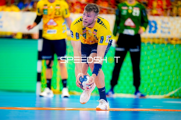 Ballaufnahme Steven Plucnar Jacobsen (9;Rhein Neckar Löwen)