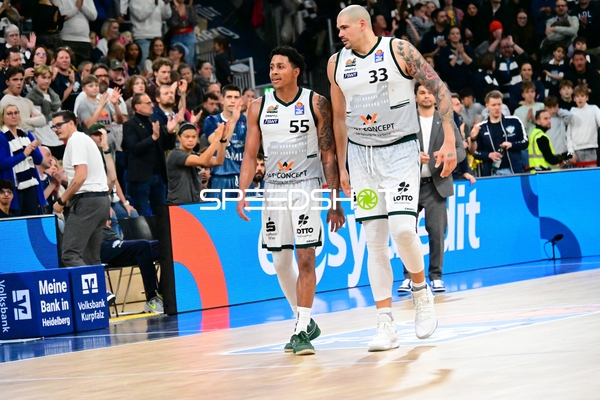 Nach Spielende mit Maik Zirbes (33; Gladiators Trier) und Eli Brooks (55; Gladiators Trier)