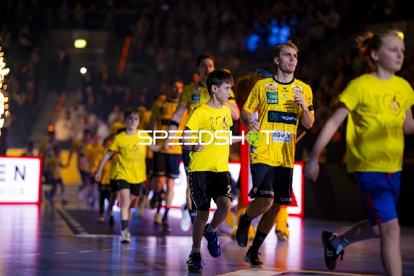 Einlauf von Mathias Larson (4; Rhein Neckar Löwen)