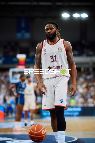 Devin Booker (31; FC Bayern Basketball) in Position