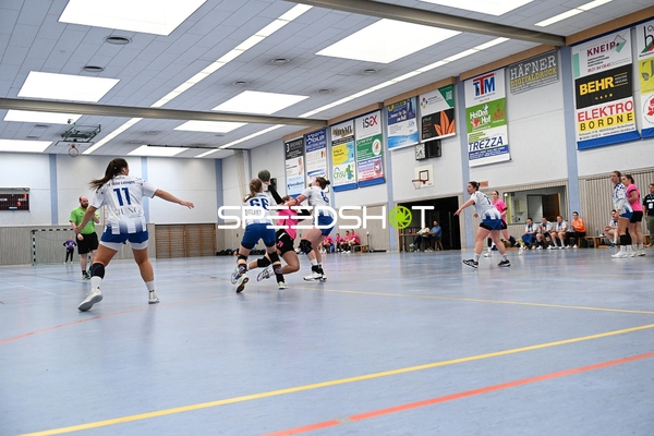 Spieler in Aktion beim Handballspiel