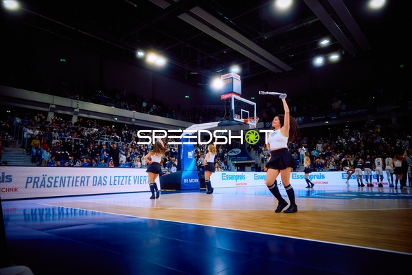 Cheerleader-Performance