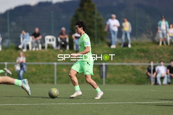 Spieler von FC-Astoria Walldorf II in Ballbesitz