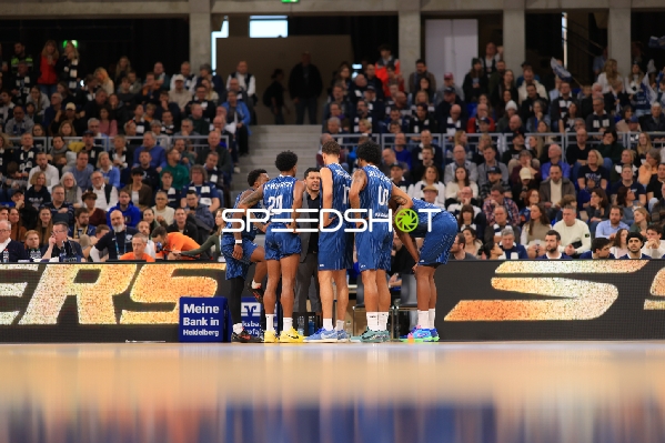 Danny Jansson (999; MLP Academics Heidelberg) und Spieler in Teamtalk