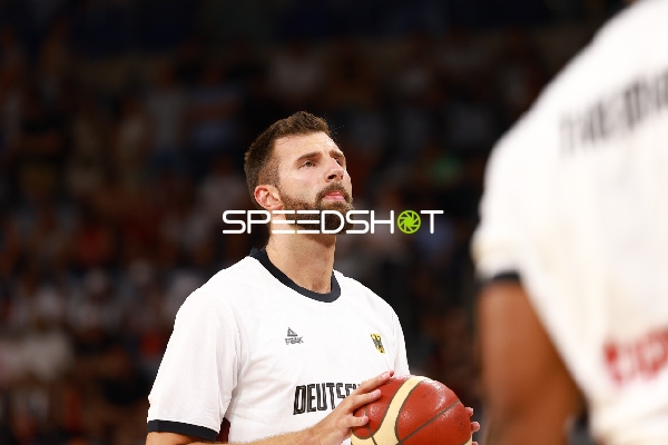 Leon Kratzer (34; Deutschland) mit Ball