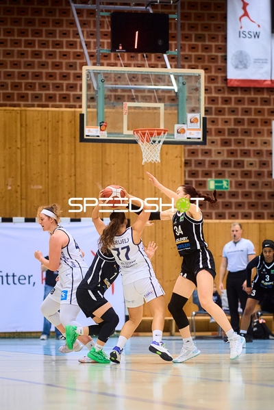 77; USC BaseCats Heidelberg mit Ball