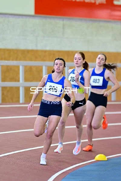 Läuferinnen mit Startnummern 209, 284, 483