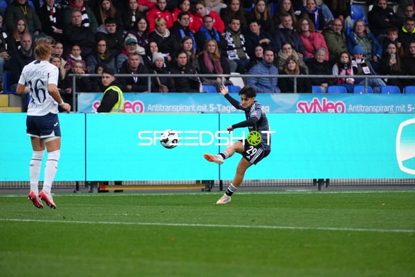 Schuss von Dilara Acikgöz (29; Eintracht Frankfurt)