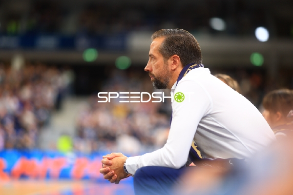 Trainer in der Halle