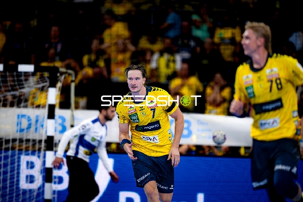 Robert Timmermeister (7; Rhein Neckar Löwen) positioniert sich