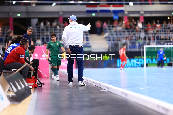 Trainer von Portugal gibt Anweisungen