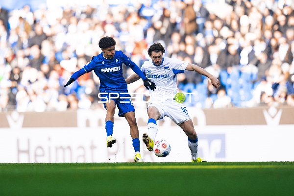 Zweikampf um den Ball