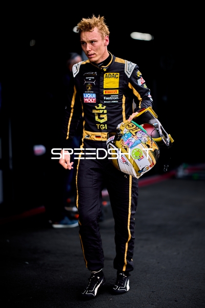 Fahrer im Fahrerlager