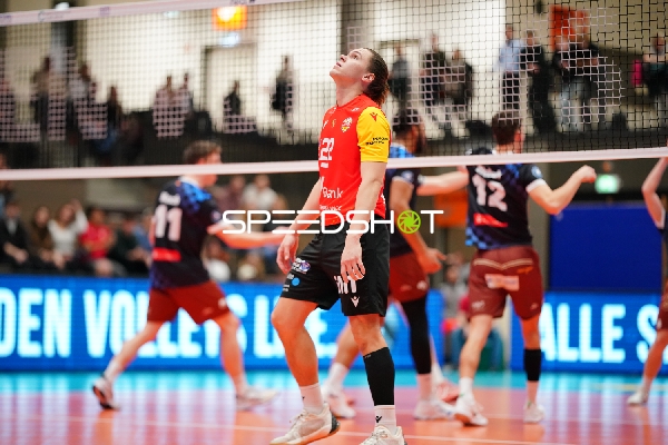 Spielszene mit Eli Irizarry (22; BADEN VOLLEYS SSC Karlsruhe)