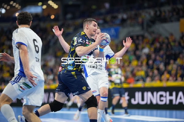 Halil Jaganjac (45; Rhein Neckar Löwen) mit Ball