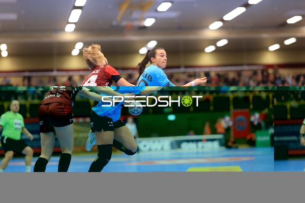 Szene mit 4; HSG Bensheim/Auerbach und Jana Scheib (20; Thüringer HC)